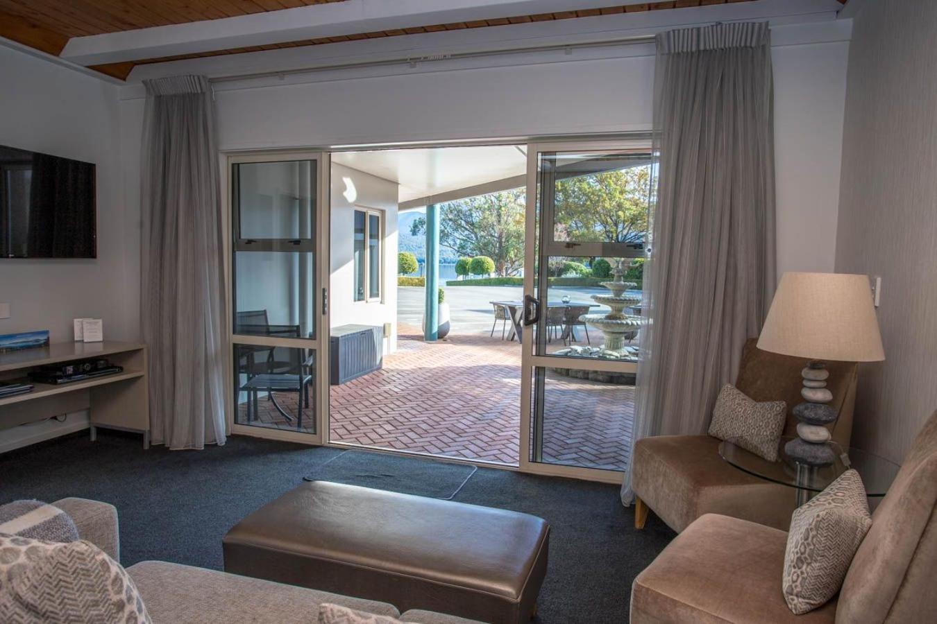 Radfords On The Lake Te Anau Bagian luar foto